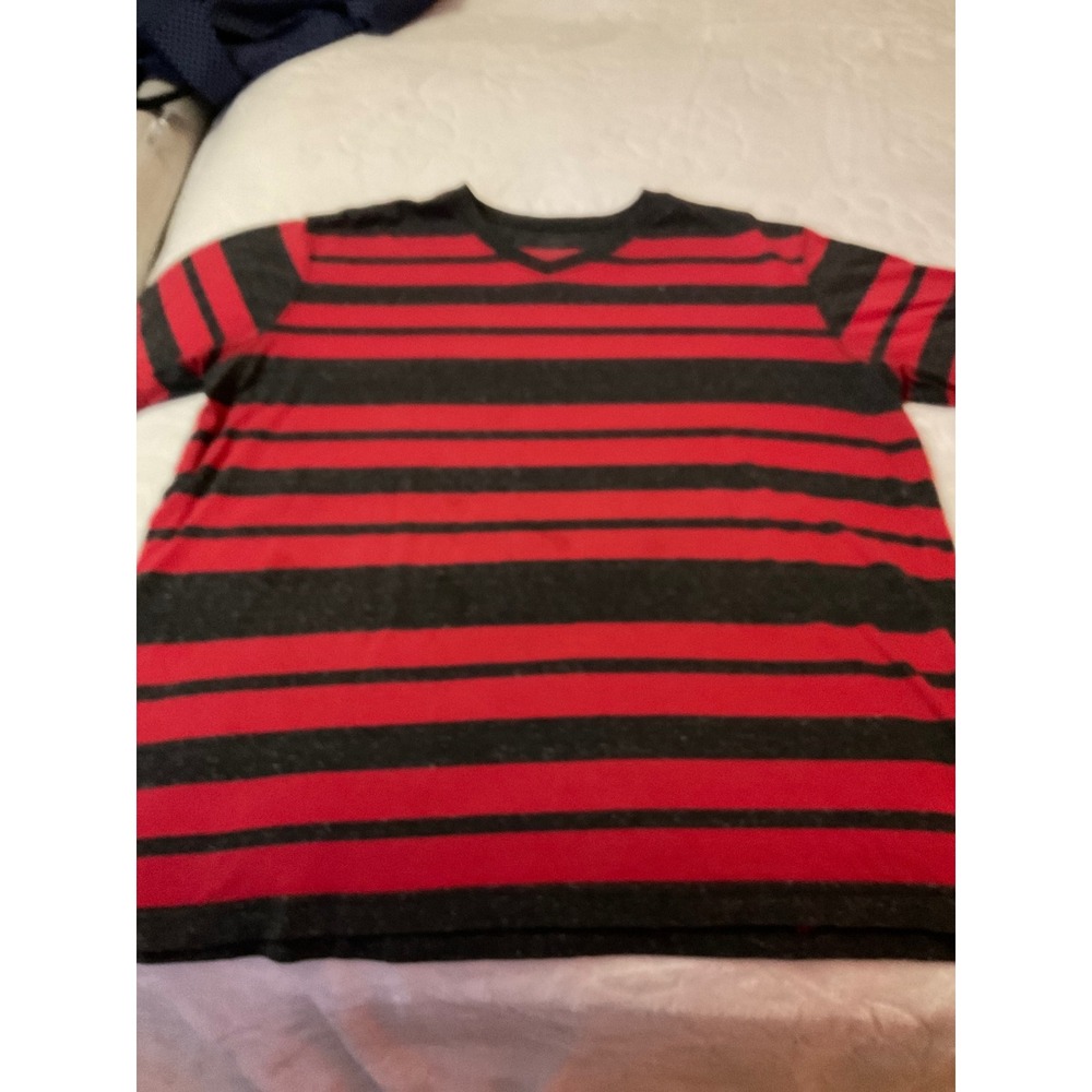 No Boundaries Mens Red Charcoal Grey Striped V-Neck Short Sleeve T-Shirt Large